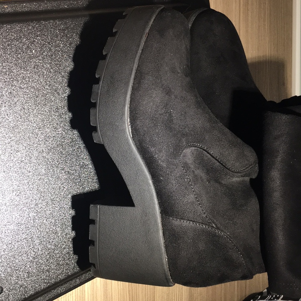 Black light suede BOOTS